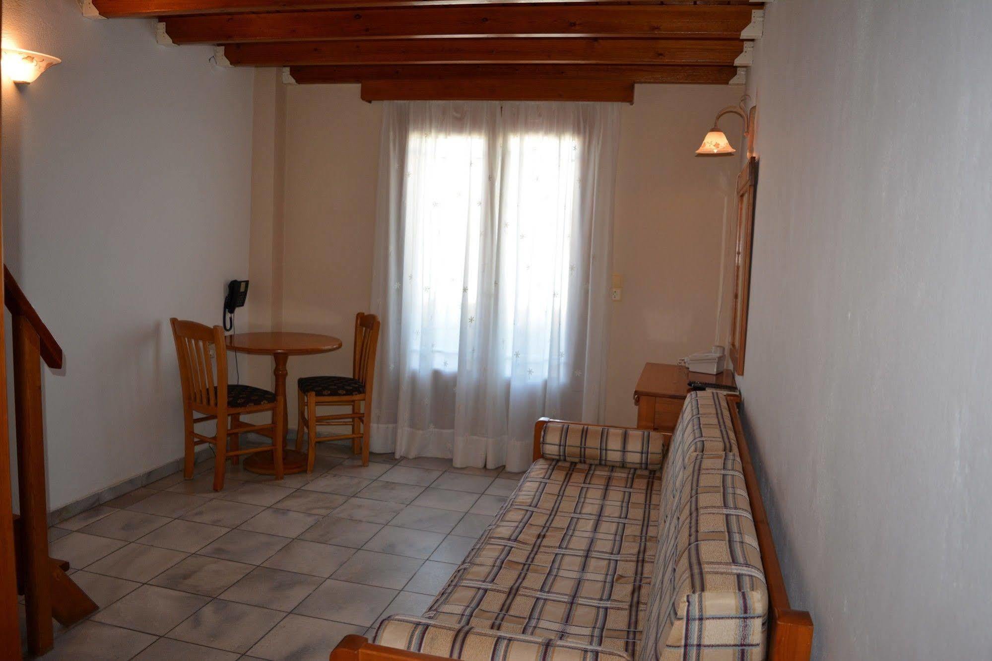 Anemomilos Suites Fira  Ngoại thất bức ảnh